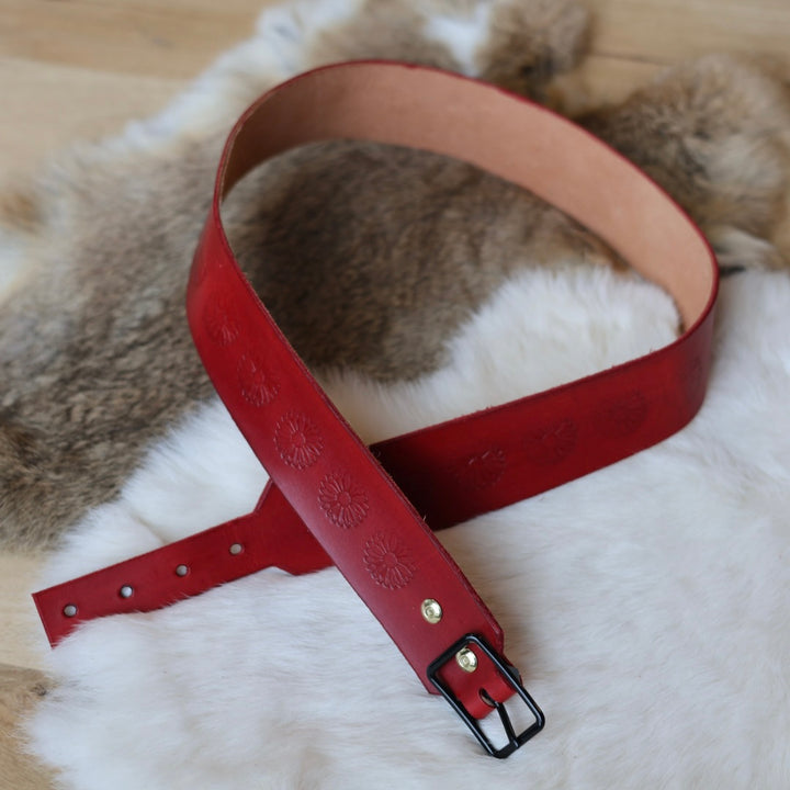 Iskotew Pahkekin Everyday 36" Floral Red Leather Belt