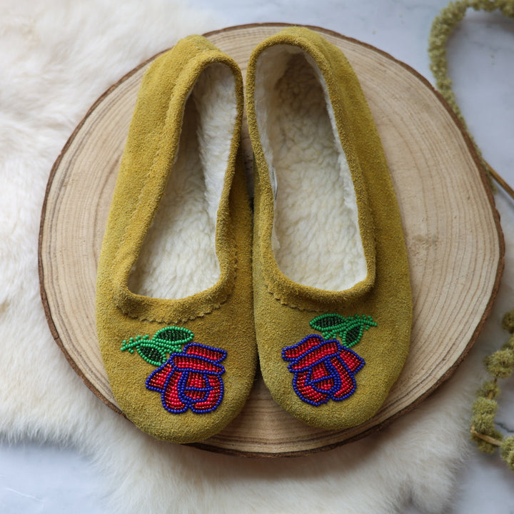 T.Sullivan Size 8 Women Red Roses Ballerina Slippers