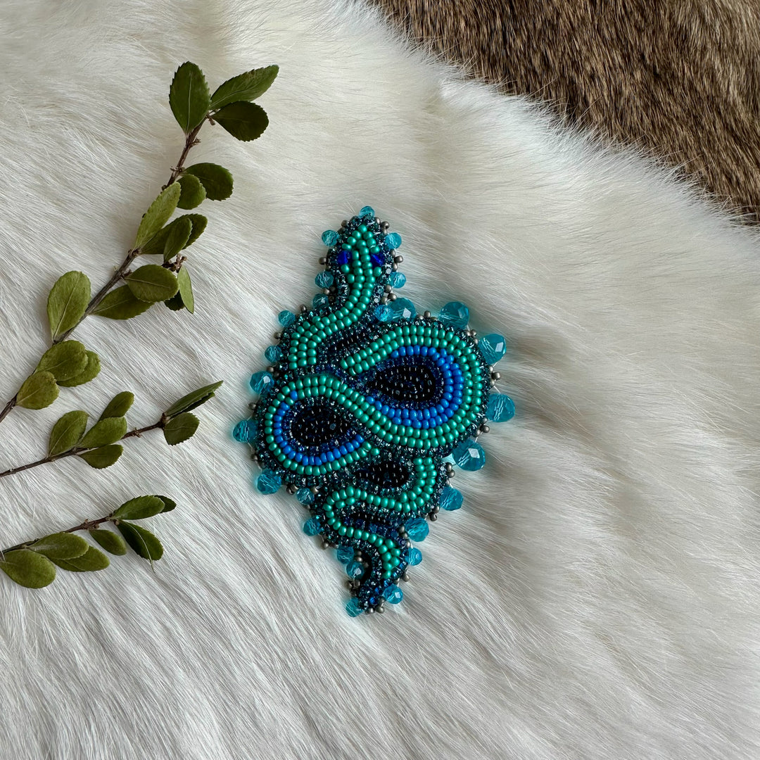 Mercedes G. Serpent Pin