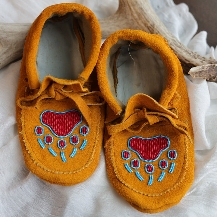 Sandra L. Women's 8 Beaded Bear Paw Handmade Moccasins