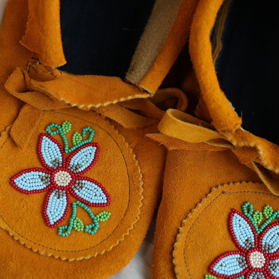 Sandra L. Men's 9.5 Beaded Floral Handmade Moccasins