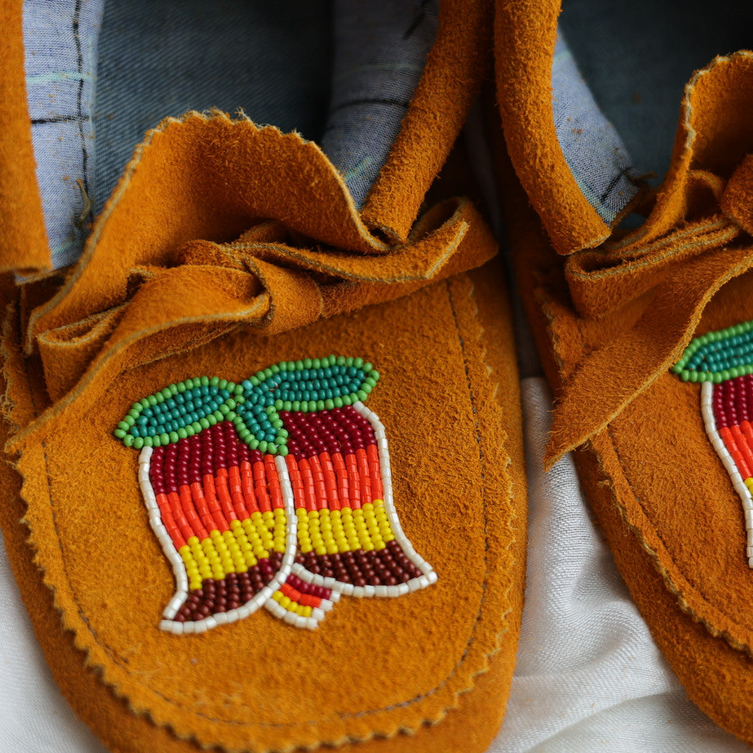 Sandra L. Women's 7 Beaded Tulip Handmade Moccasins