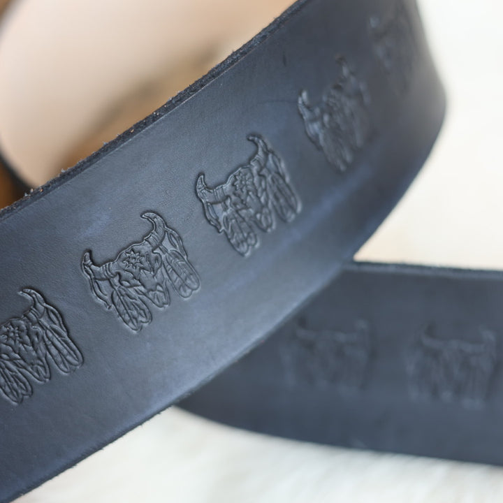 Iskotew Pahkekin Everyday 33" Skull Stamped Leather Belt