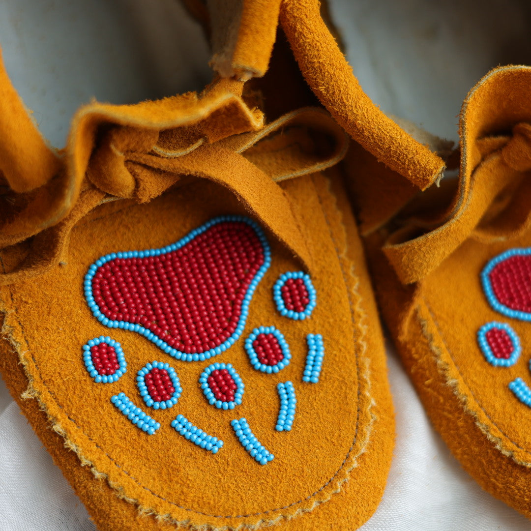 Sandra L. Women's 8 Beaded Bear Paw Handmade Moccasins