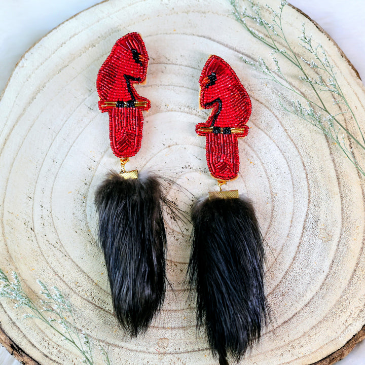 February Bead Master Rochelle L. Béyéjúle delk'oze įyése Beaded Earrings