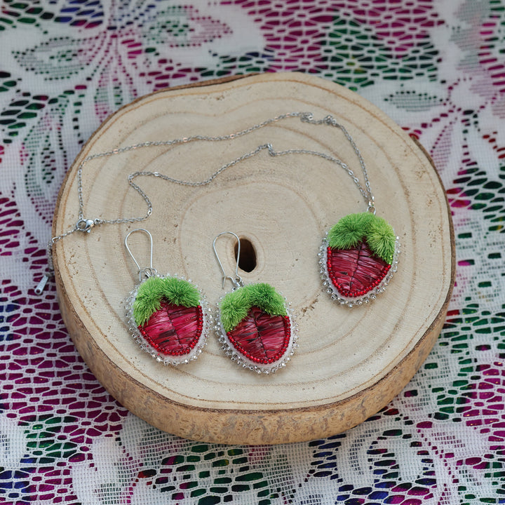 Feline Fancy Eh Tufted Strawberry Quill Earrings & Necklace