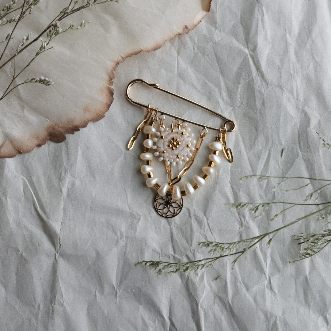 TLee Beads Golden Brooches