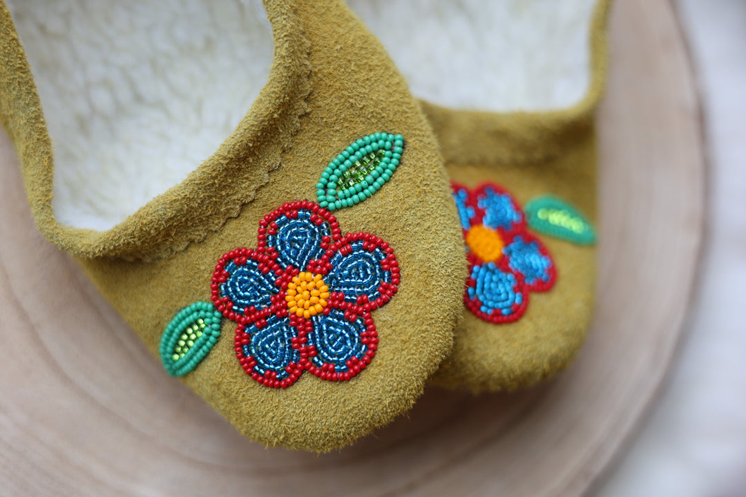 T.Sullivan Size 6 Women Blue & Red Flower Ballerina Slippers