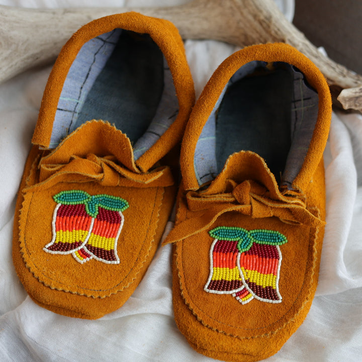 Sandra L. Women's 7 Beaded Tulip Handmade Moccasins