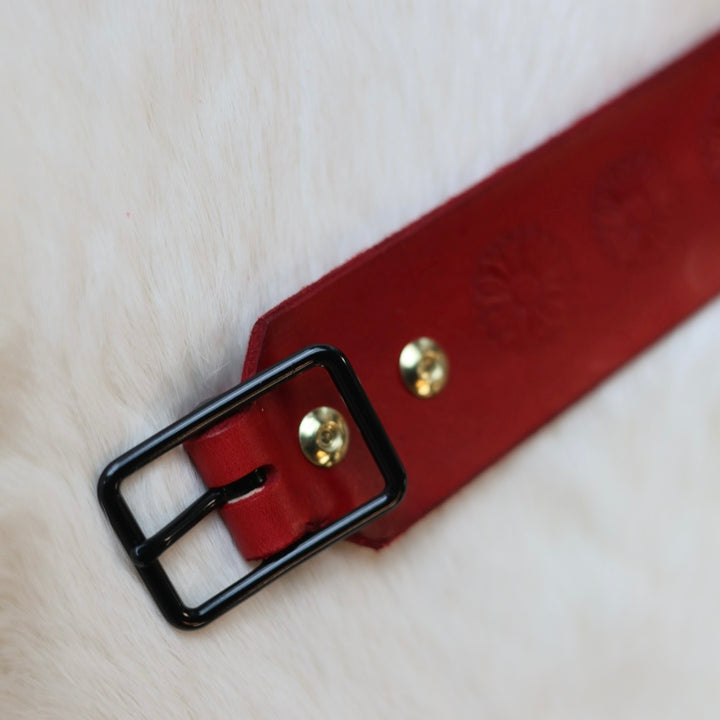 Iskotew Pahkekin Everyday 36" Floral Red Leather Belt