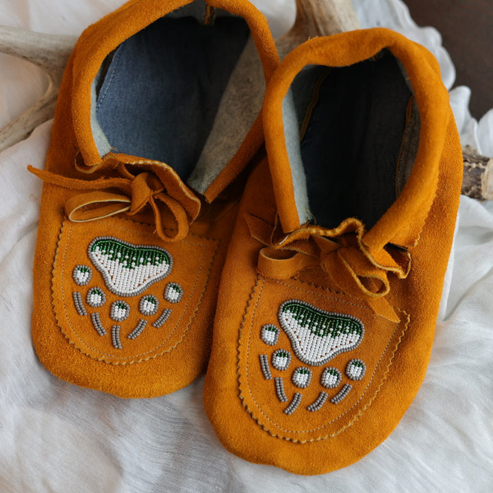 Sandra L. Men's 11 Bear Paw Handmade Moccasins