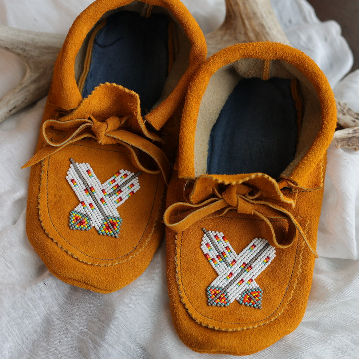 Sandra L. Women's 9 Beaded Feather Handmade Moccasins