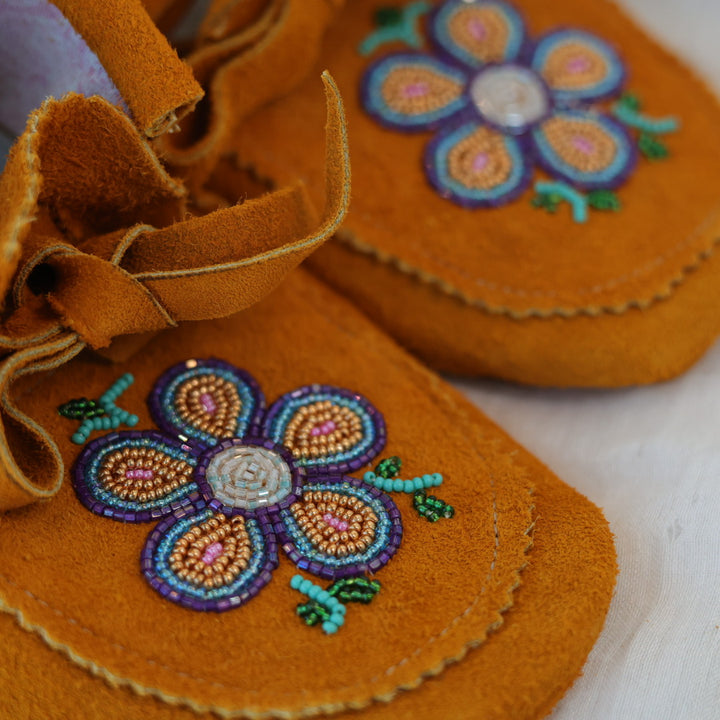 Sandra L. Women's 8 Beaded 5-Petal Floral Handmade Moccasins