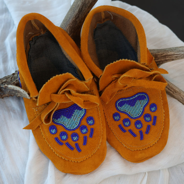 Sandra L. Women's 9 Blue Beaded Bear Paw Handmade Moccasins
