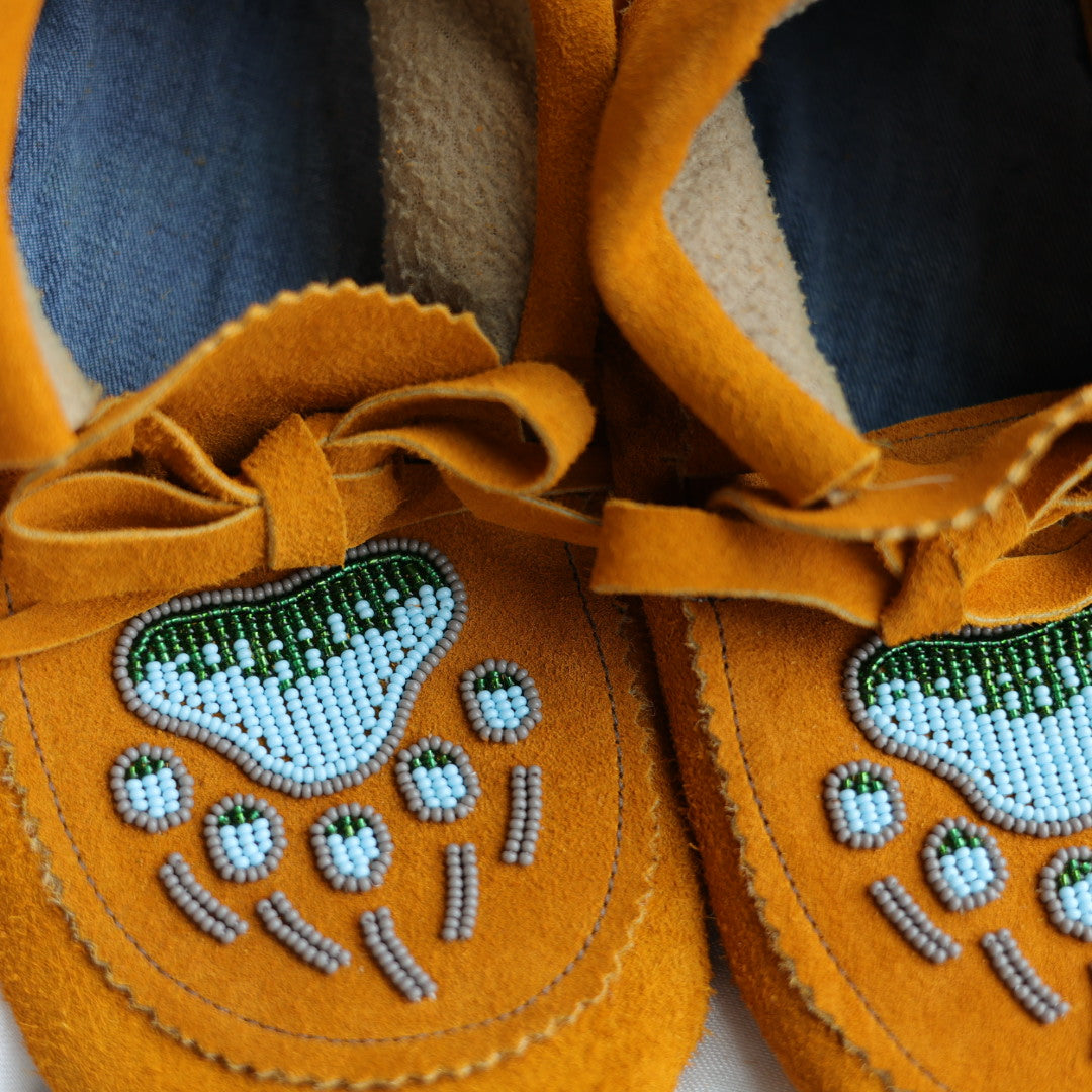 Sandra L. Women's 9 Beaded Bear Paw Handmade Moccasins
