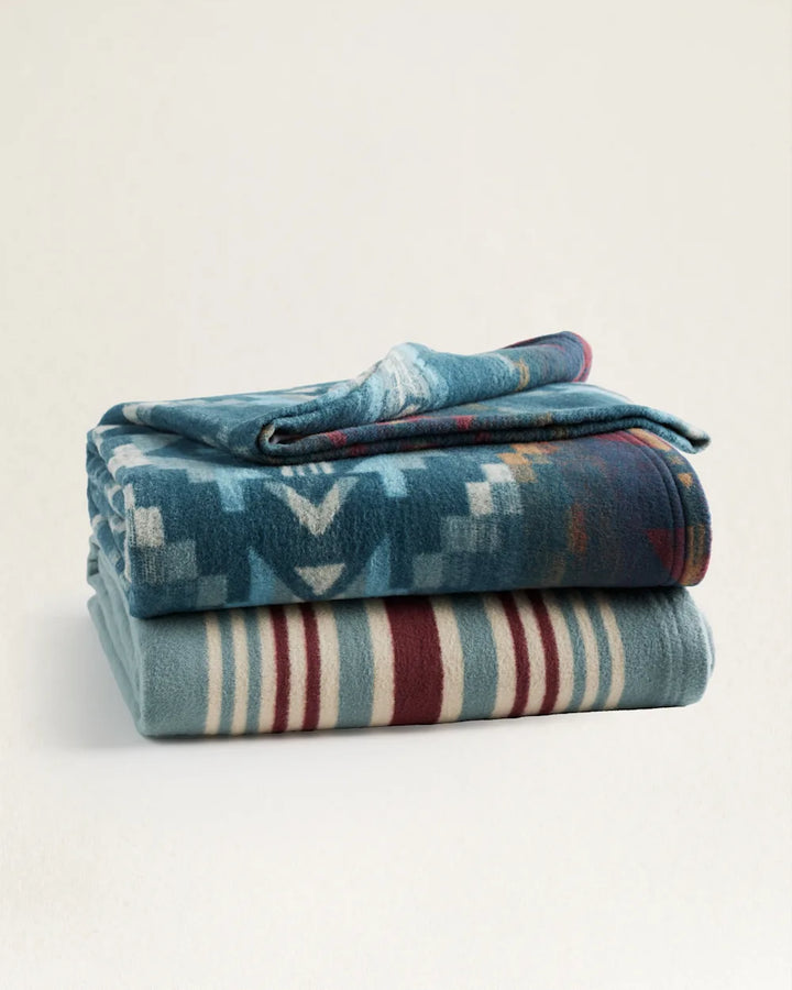 Pendleton Carico Organic Cotton Throw Gift Set
