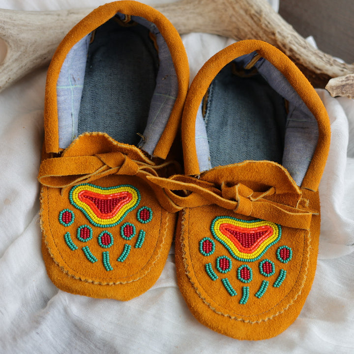 Sandra L. Women's 7 Beaded Bear Paw Handmade Moccasins