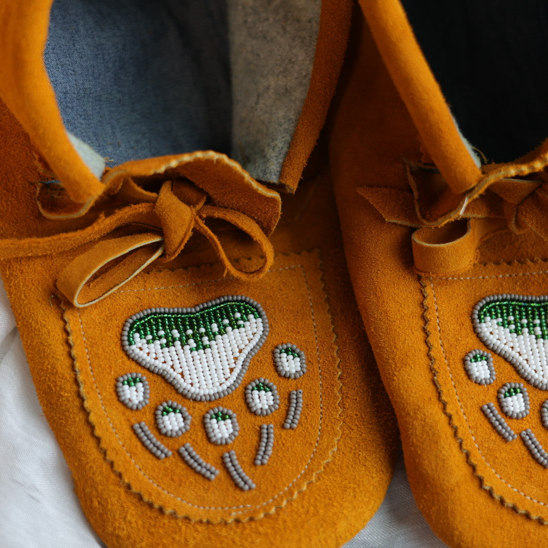 Sandra L. Men's 11 Bear Paw Handmade Moccasins