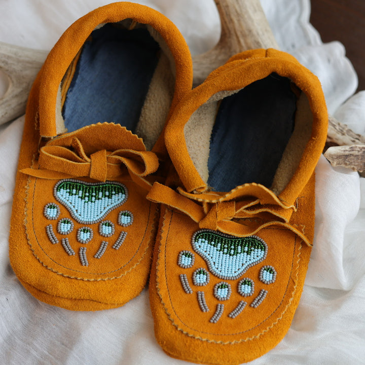 Sandra L. Women's 9 Beaded Bear Paw Handmade Moccasins