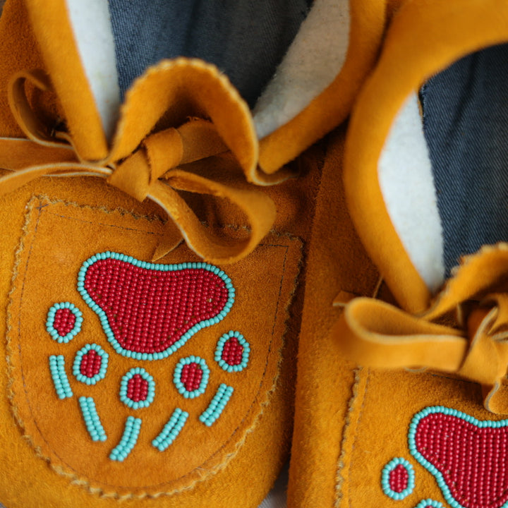 Sandra L. Men's 10 Bear Paw Handmade Moccasins