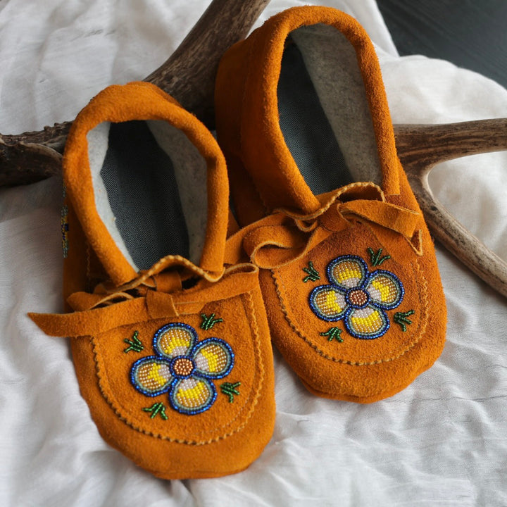 Sandra L. Women's 8 Beaded 4 Petal Floral Handmade Moccasins