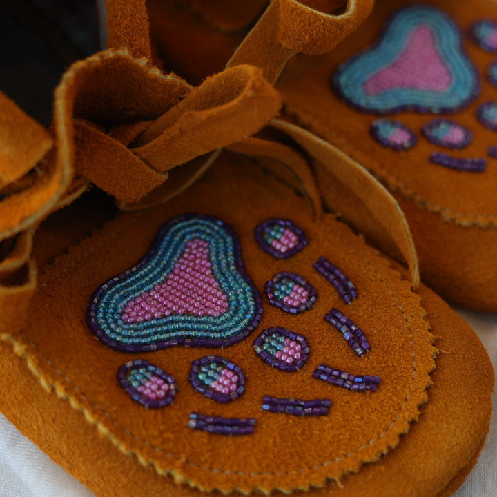 Sandra L. Women's 9 Beaded Bear Paw Handmade Moccasins