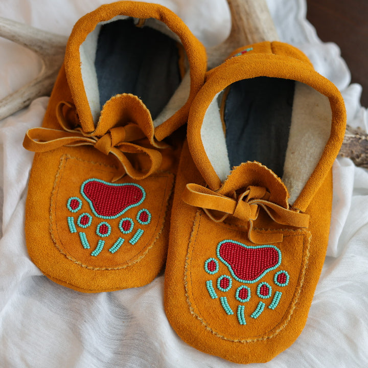 Sandra L. Men's 10 Bear Paw Handmade Moccasins