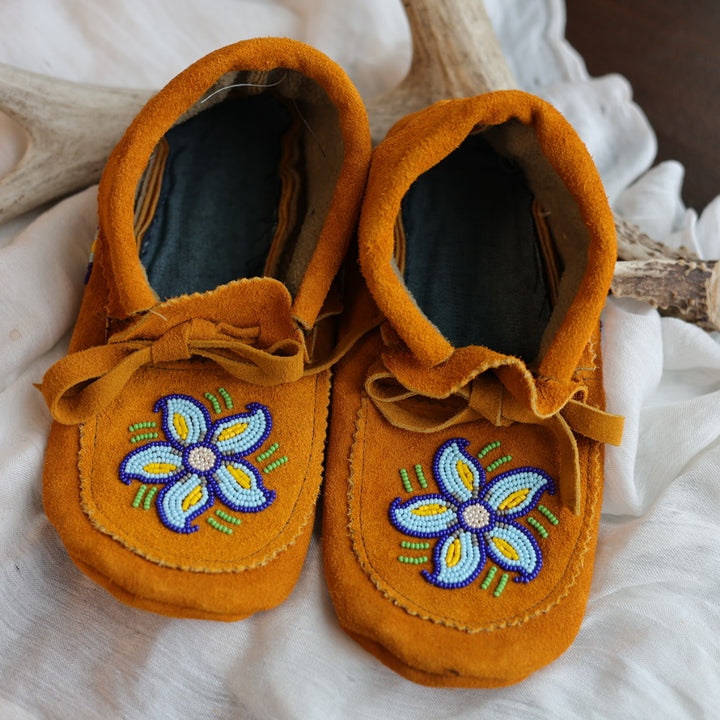 Sandra L. Women's 9 Beaded Floral Handmade Moccasins