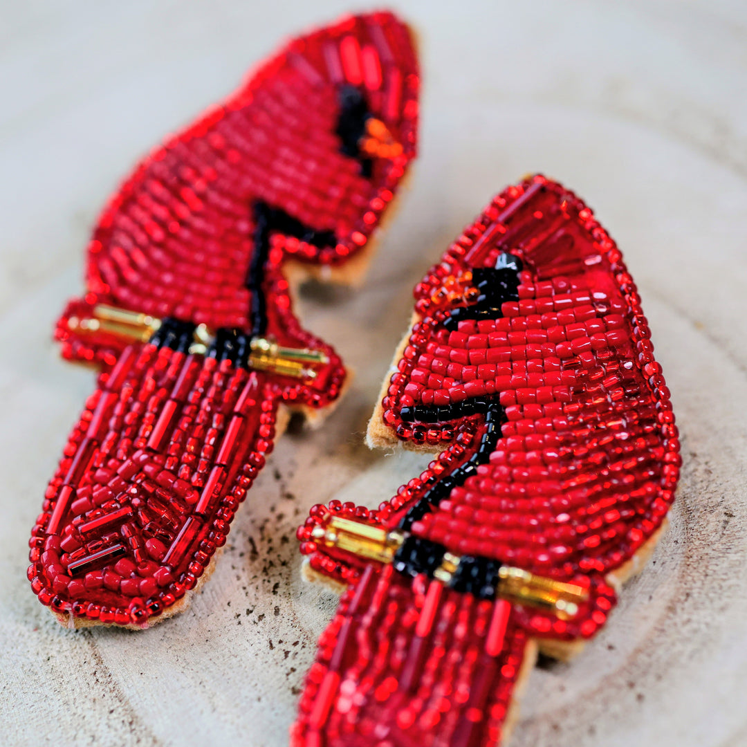 February Bead Master Rochelle L. Béyéjúle delk'oze įyése Beaded Earrings