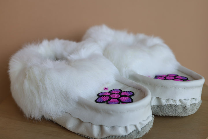 Ironstar Co. White Moccasins With Flower Detail