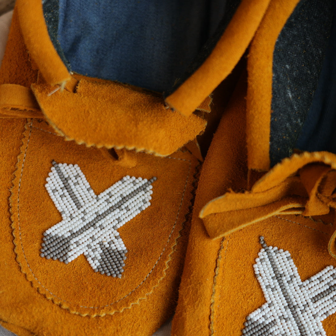 Sandra L. Men's 10 Beaded Feather Handmade Moccasins