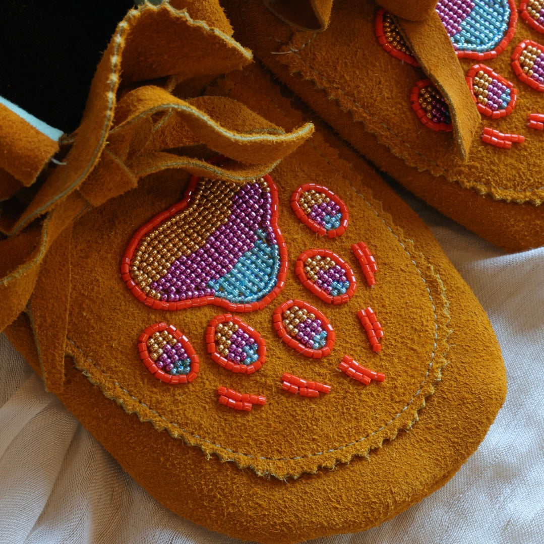 Sandra L. Women's 8 Beaded Bear Paw Handmade Moccasins