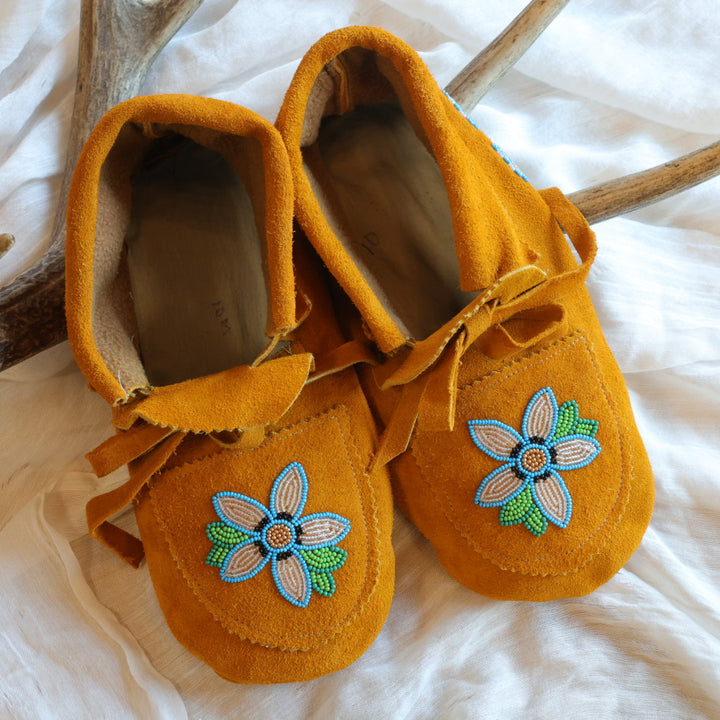 Sandra L. Men's 10 Floral Handmade Moccasins
