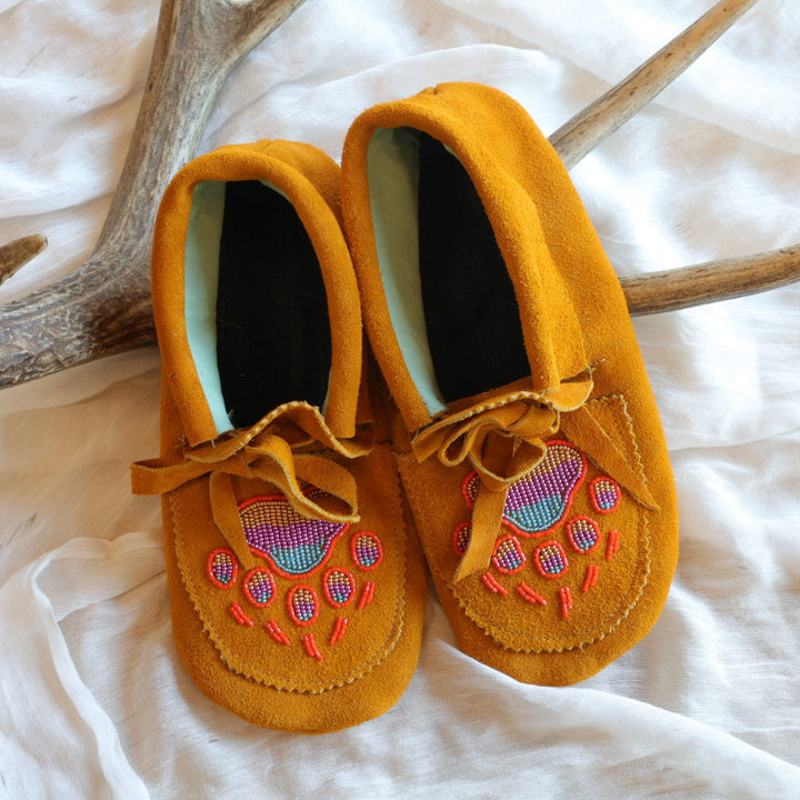 Sandra L. Women's 8 Beaded Bear Paw Handmade Moccasins