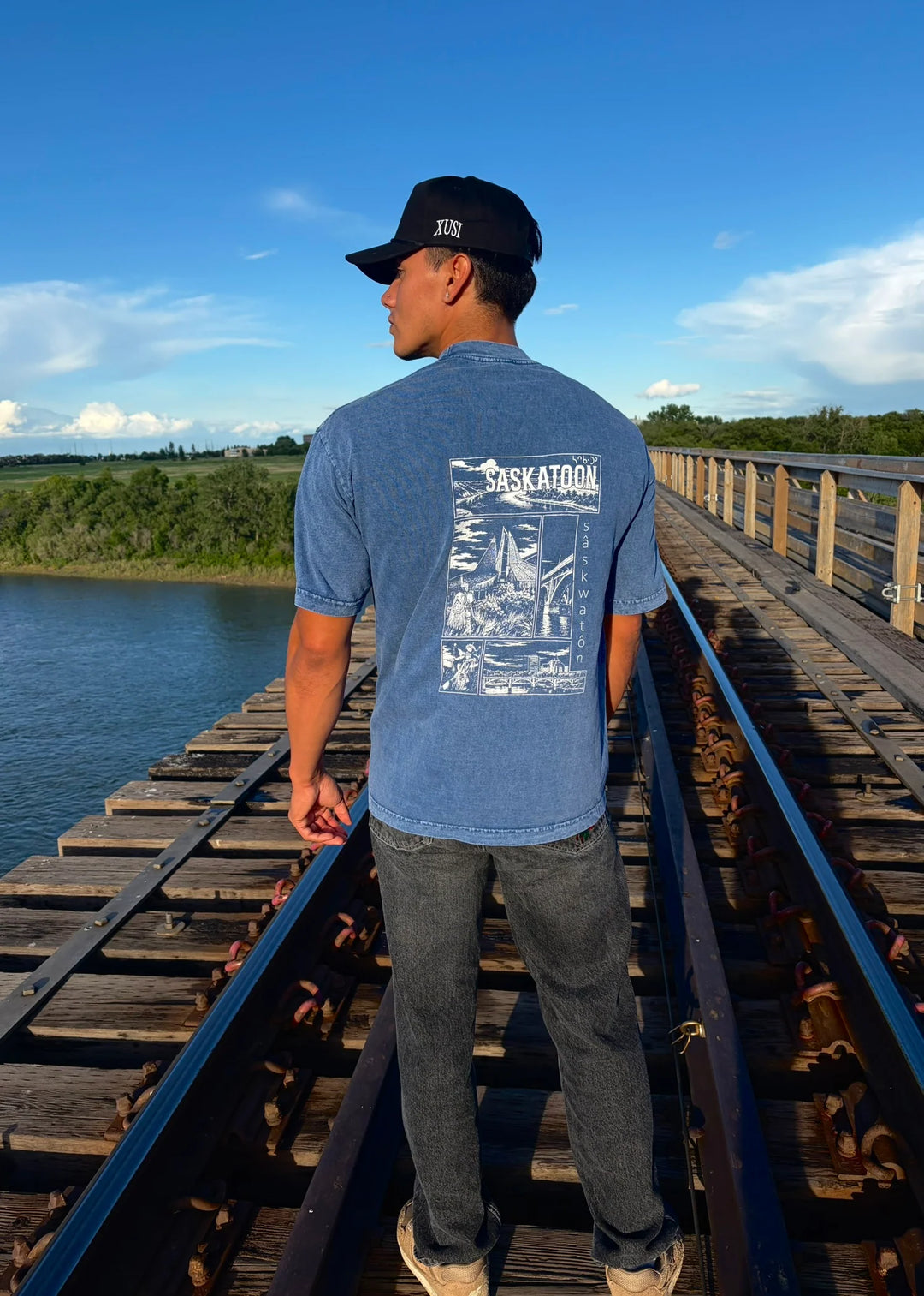 Xusi Clothing Sâskwatôn T-Shirt
