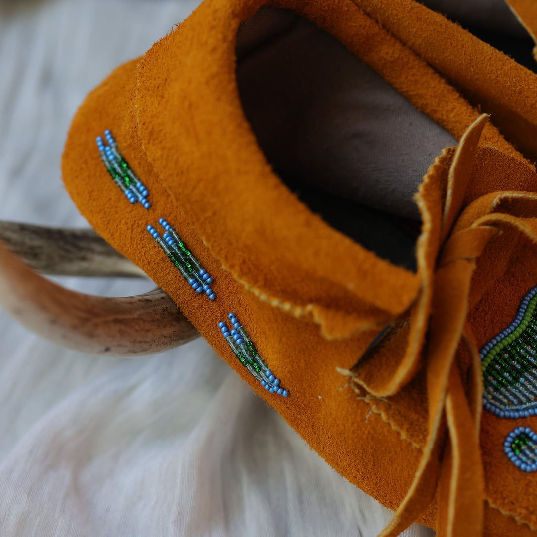 Sandra L. Ladies 8 Blue &amp; Green Beaded Bear Paw Moccasins