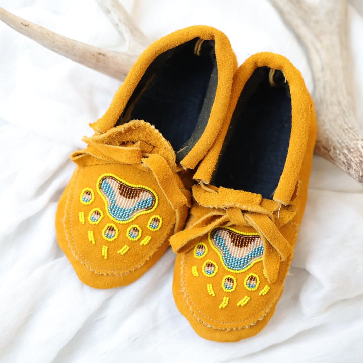 Sandra L. Women's 5 Beaded Bear paw Handmade Moccasins