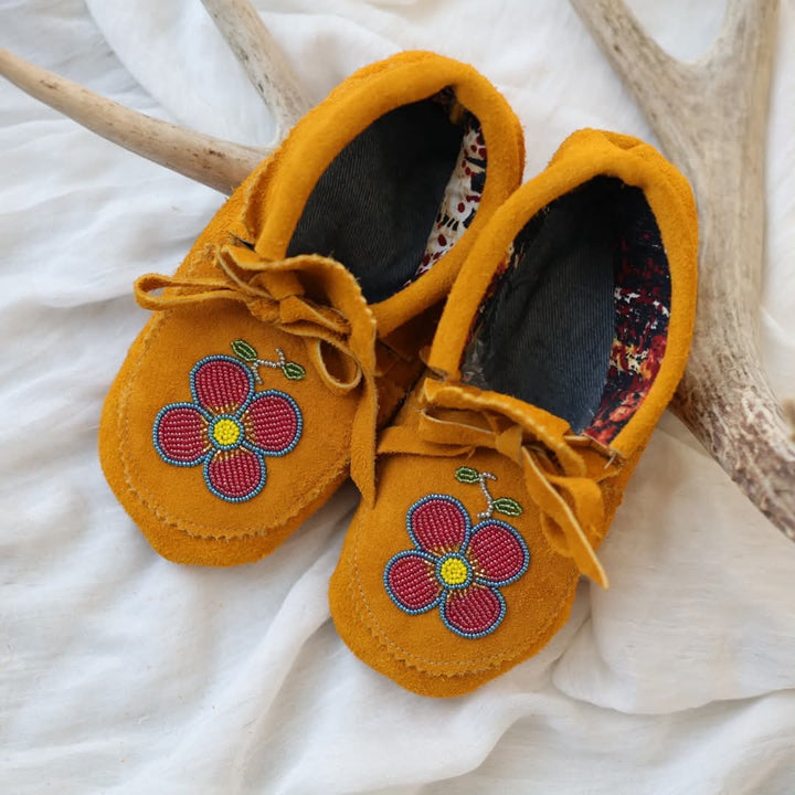 Sandra L. Women's 5 Beaded 4-Petal Red Floral Handmade Moccasins