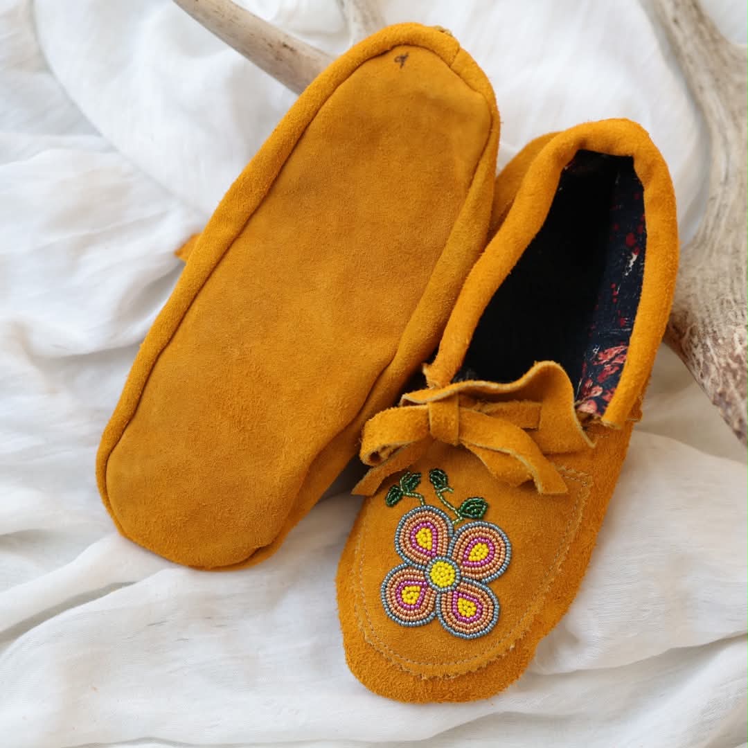 Sandra L. Women's 8 Beaded 4-Petal Yellow Floral Handmade Moccasins