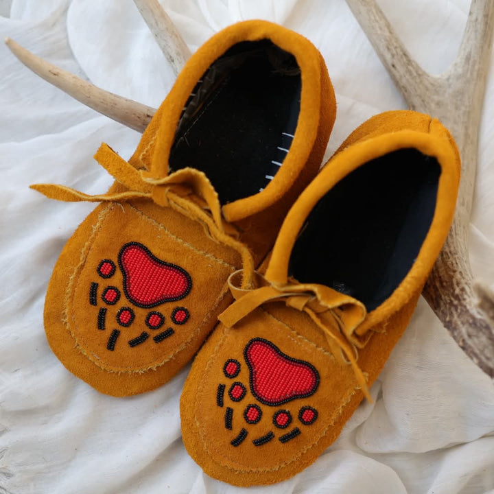 Sandra L. Men's 10 Beaded Red Bear Paw Handmade Moccasins