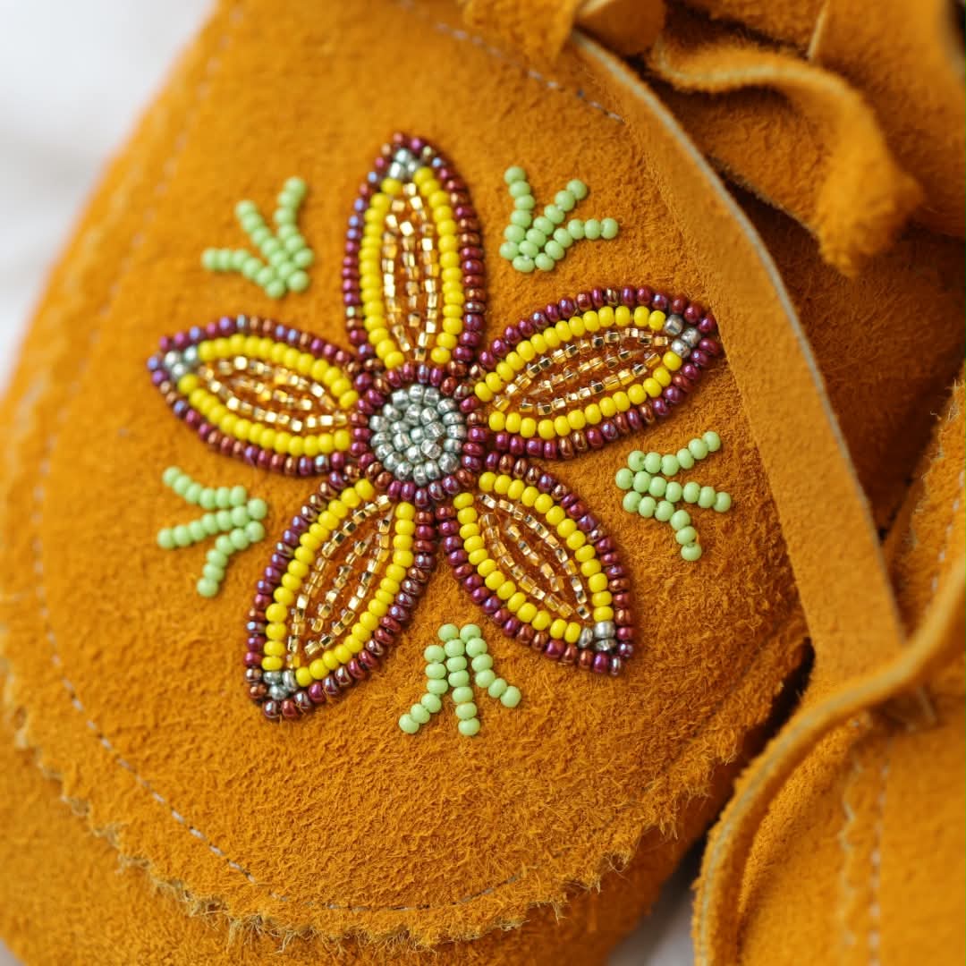 Sandra L. Women's 7 Beaded 5-Petal Red Floral Handmade Moccasins